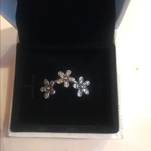 Pandora Flower ring